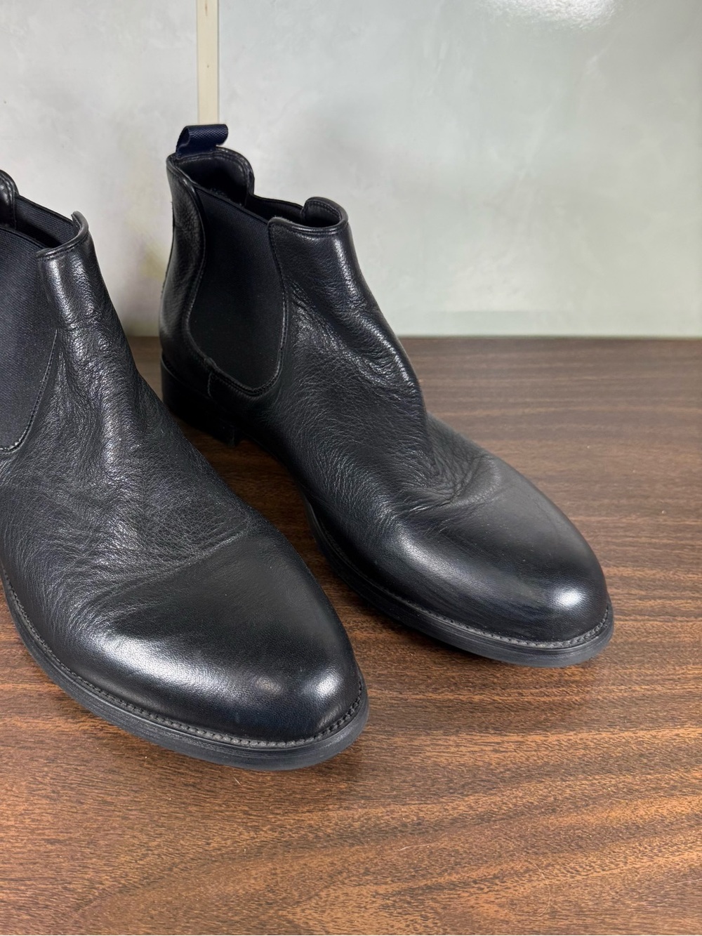 Vince Camuto Laken Lug Black Leather Chelsea Boots Mens 11 Pull On EUC
